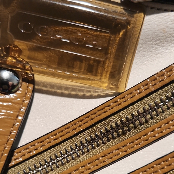 Coach Cream and Green Women's Bag - Picture 5 of 12